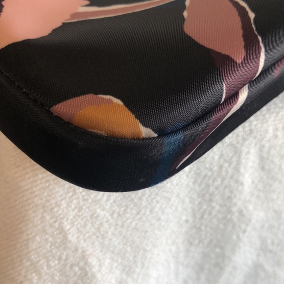 KATE SPADE dark blue floral print lap top Sleeve. Measures 15 X 10.5 inches. - Picture 9 of 10